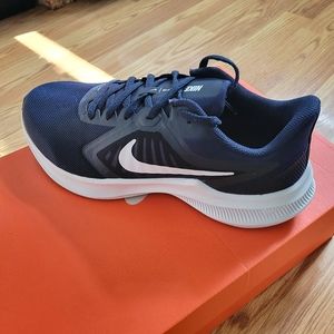 Nike Downshifter 10 4E (wide)